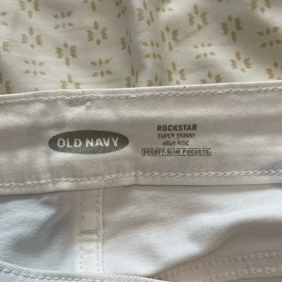 Old Navy Rockstar Super Skinny High Rise Jeans - Picture 5 of 6